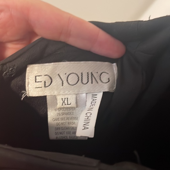 Long cross back gown - Picture 4 of 4